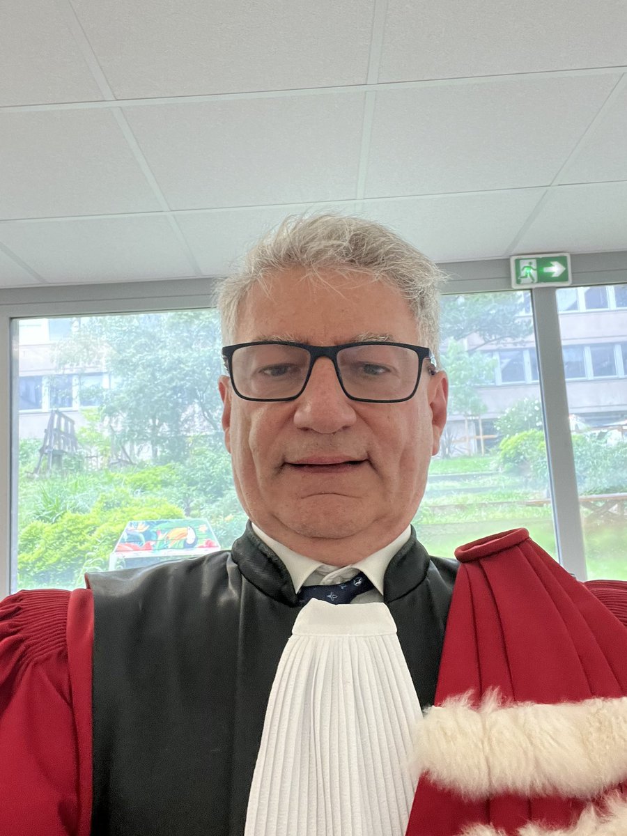 Eric_Anceau's tweet photo. On devrait systématiquement siéger en toge lors des jurys de thèses comme nos collègues et amis juristes ! https://t.co/jY8CjdSqdo