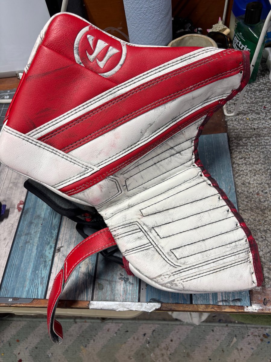 PAWhockey's tweet photo. Two gloves I worked on a while back - I changed the colors on these. I did the parts cutting and sewing and the customer relaced them.

#pawgoalie #icehockey #catcher #goalies #glovework #refurbished #modifications #Pawsome #goaltender #fixit https://t.co/0Ek1d5v8FJ