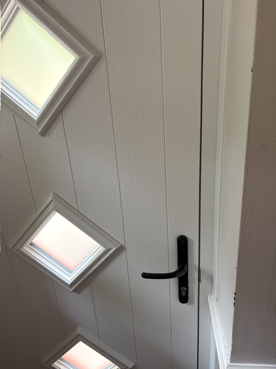 Alpine_Glass's tweet image. "Tada" .... how stunning is todays installation?

01274 494940 
0757 2122791 
Sales@alpine-glass.co.uk

💚💚💚

#solidor #Yorkshire #glazing #homeimprovement #DayInTheLife