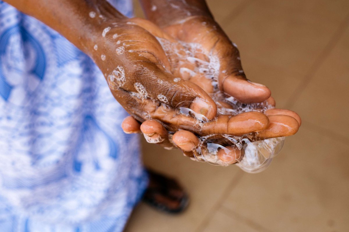 UNICEFGhana's tweet photo. Happy World Hygiene Day! Every time we wash our hands, we take a stand for health and safety. Clean hands are a powerful tool in the fight against disease, helping us protect ourselves and those we love. 

So, let’s keep those hands clean and spread the word—hand hygiene matters every day! #WorldHygieneDay #HandHygiene #CleanHands #WashYourHands | @unicefhealth @whoghana @_ghsofficial