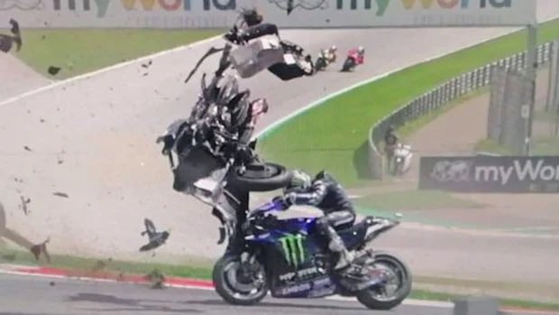 MuchaGP's tweet photo. @B3ZQU3Z So true, people forget that Vinales was even HIT by the motorcycle ! https://t.co/Wfz0P0gfUa