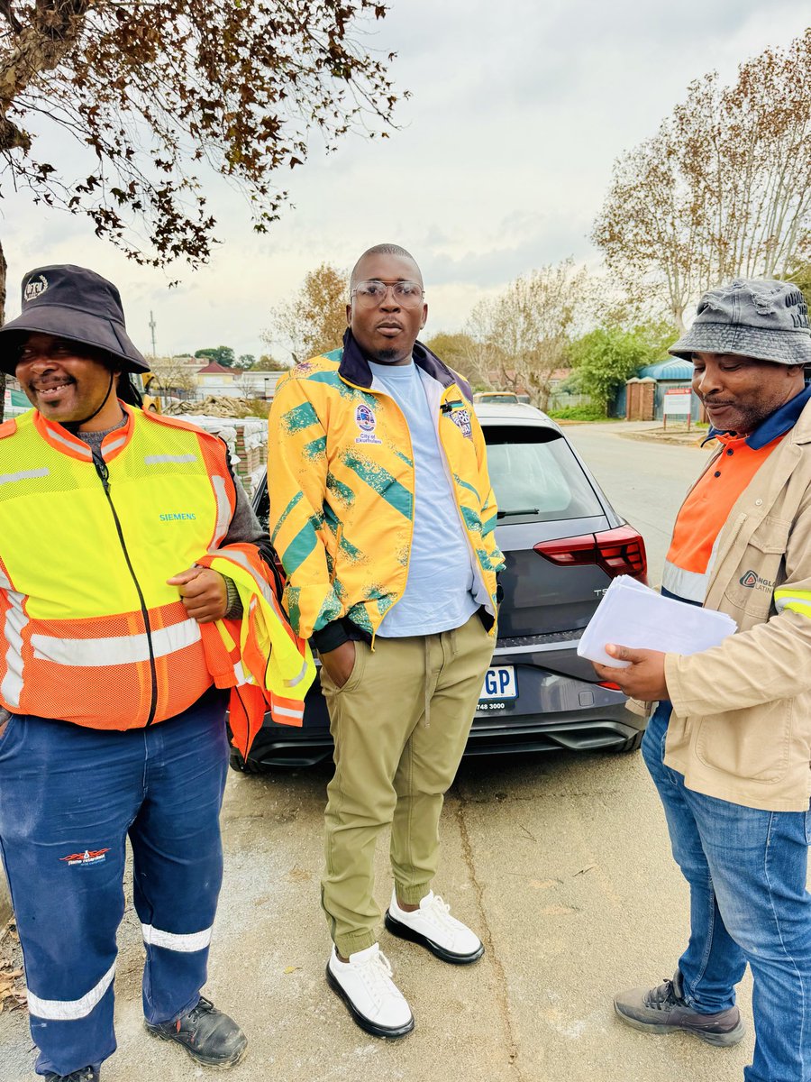 Ntuthuzelotsik's tweet photo. Ward 35 Cllr Ntuthuzelo Mpambani doing site visit at Oosthuizen street Germiston CBD. @GautengANC @ANC_EKU_OFFICIA @MYANC https://t.co/QD58woC0A5