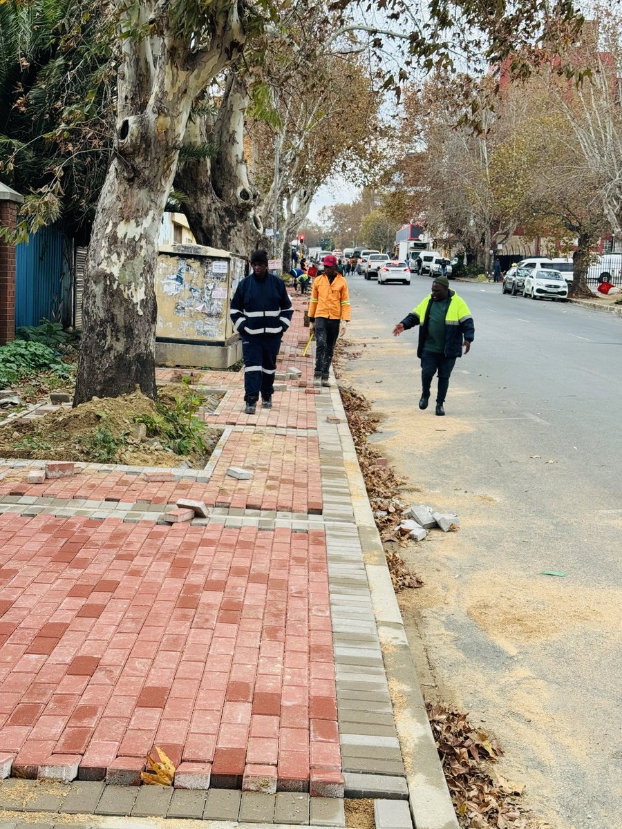 Ntuthuzelotsik's tweet photo. Ward 35 Cllr Ntuthuzelo Mpambani doing site visit at Oosthuizen street Germiston CBD. @GautengANC @ANC_EKU_OFFICIA @MYANC https://t.co/QD58woC0A5