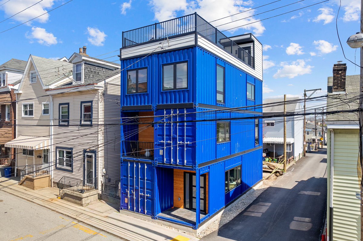 Zillow Gone Wild 🏡 tweet media