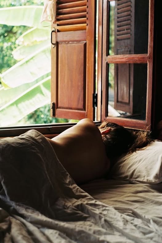 “Qué tristes fueron esos años, tener el deseo y la necesidad de vivir pero no tener la habilidad”.
Charles Bukowski