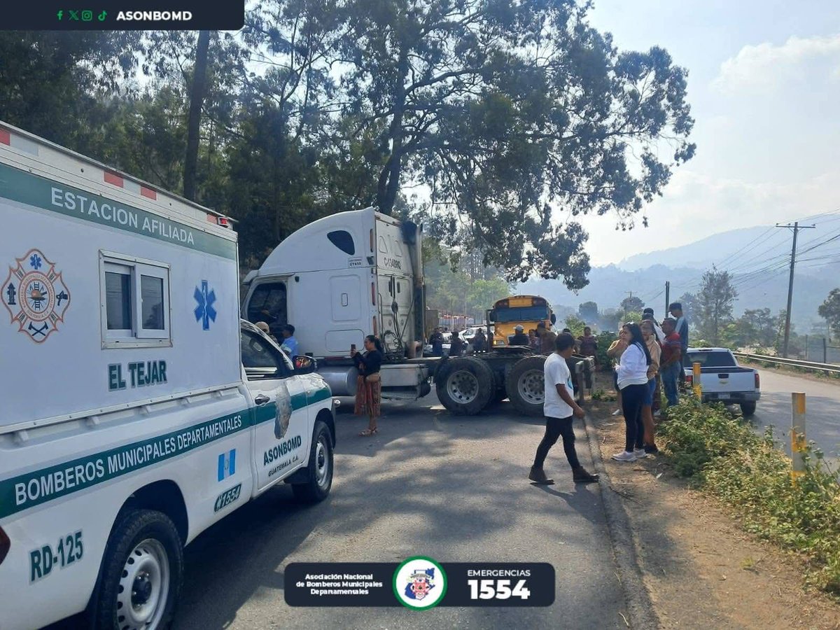 #EUNacionales En el Km. 47 ruta Interamericana colisionaron un pick up y un vehículo del transporte pesado. Bomberos Municipales Departamentales de El Tejar, Chimaltenango, cubrieron la emergencia.

Paso lento en el lugar, tome sus precauciones. #EU903