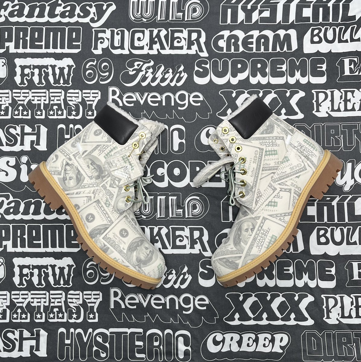 xsaintdavid's tweet photo. SS26 Supreme x MM6 x Timberland 6” Premium Money Boot 💵 https://t.co/WreBRmMNlS