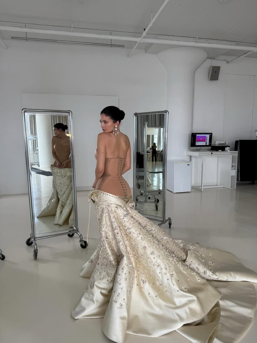 Kylie Jenner Source tweet media