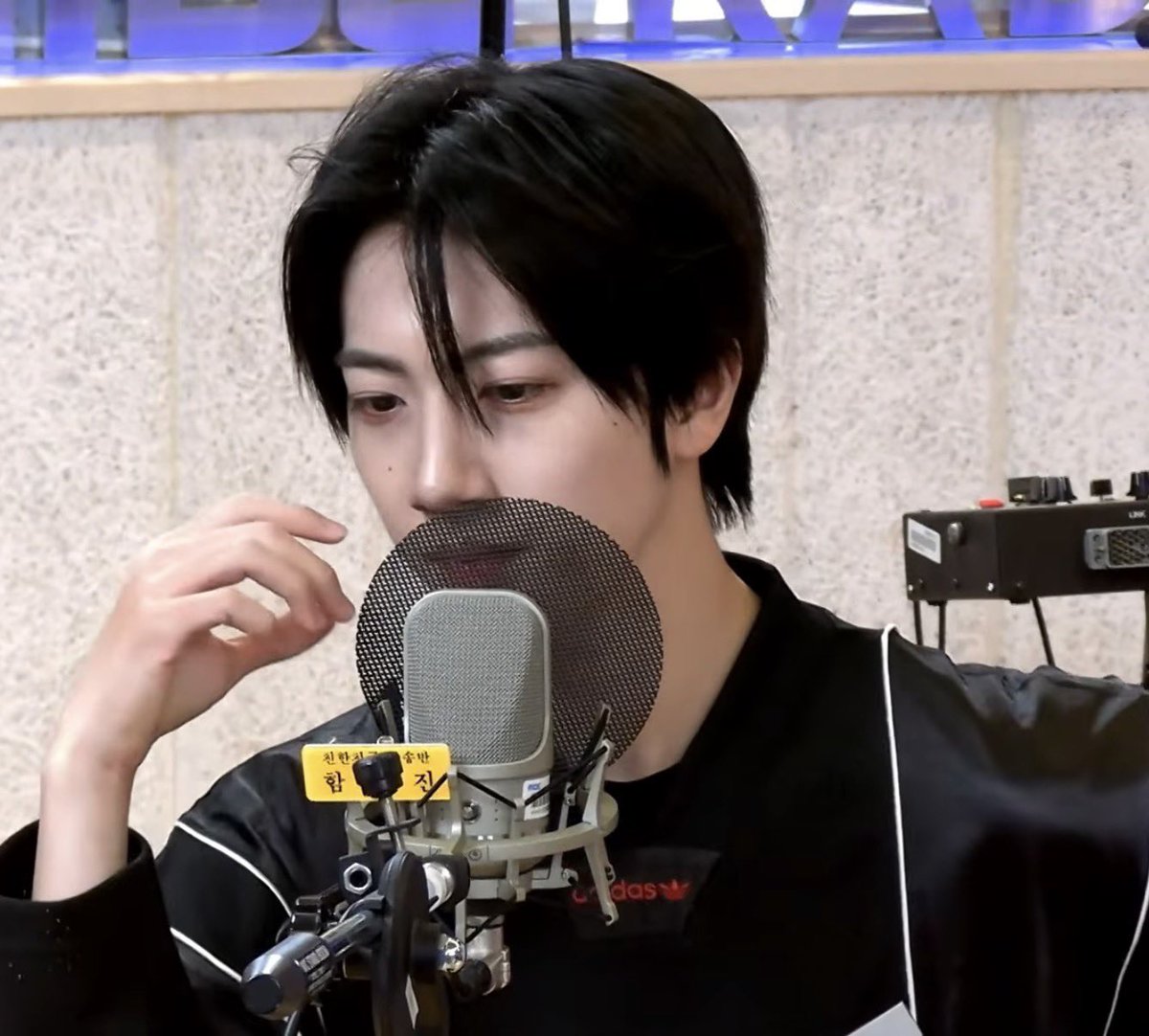 파랑 tweet media