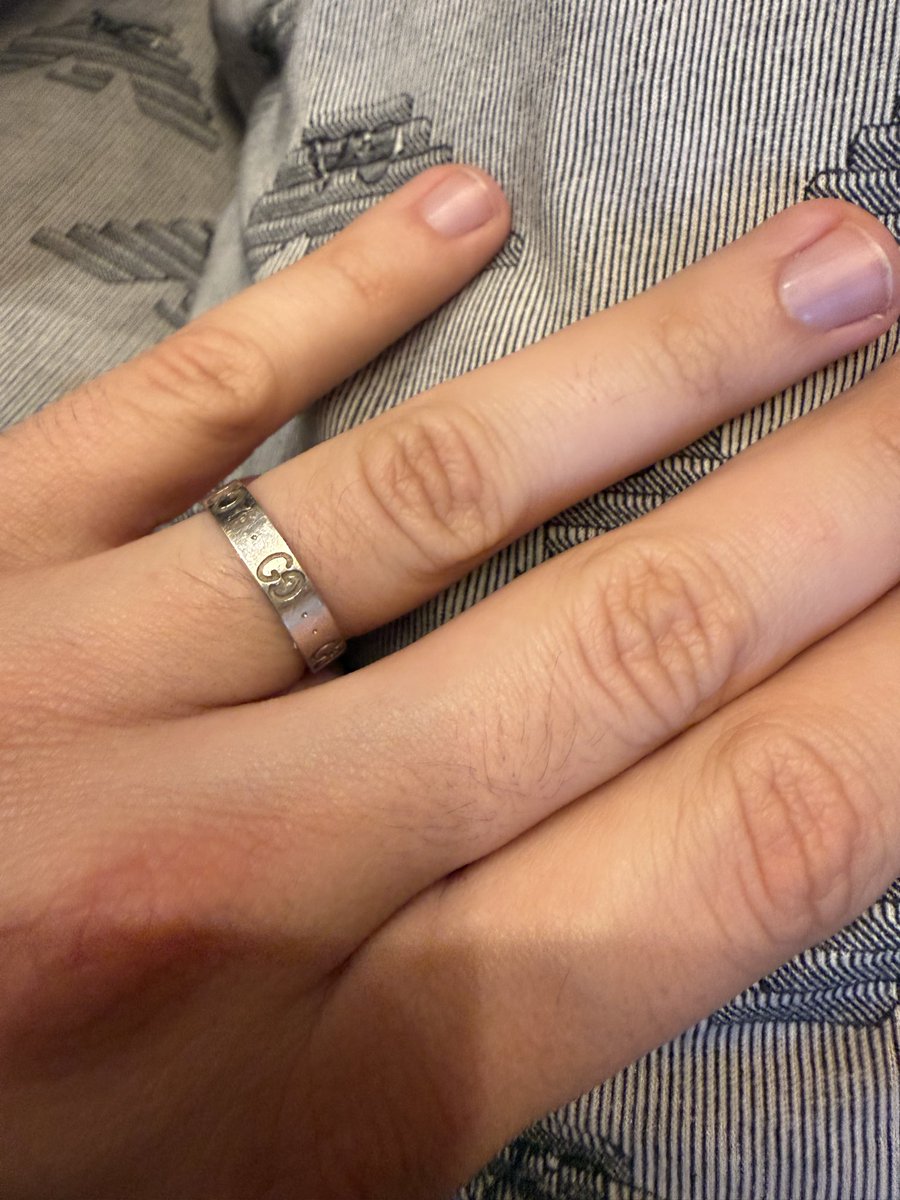 SamTV1998's tweet photo. @realsamantra Sorry ich schau nur aufs Gesicht. Hab ihn immer noch. Der Icon Ring. https://t.co/kAGNSJUWwH