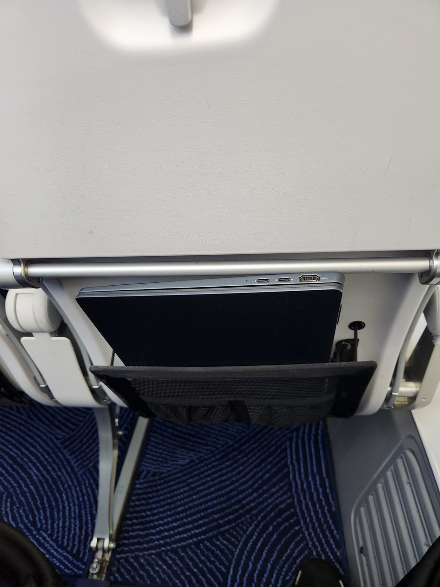 nashburgh's tweet photo. So much for booking 16F and thinking you are getting no seat in front of you based on the seat viewer on the @SouthwestAir website. No extra leg room and paid more. Appears no different than the standard seat I had been in before upgrading. Feel like I have been bamboozled. https://t.co/eM8v8IfzhN