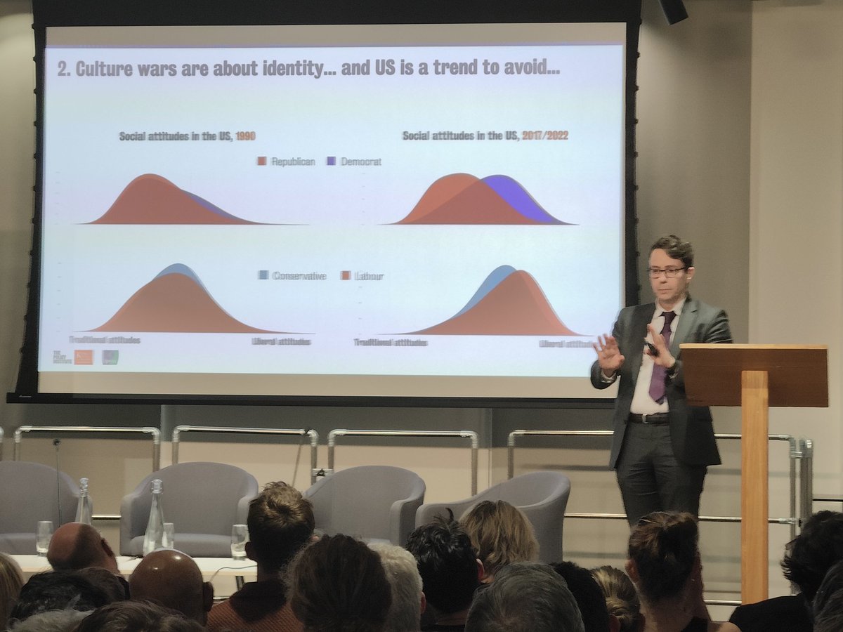 PoliticsInDaPub's tweet photo. The ever fascinating @BobbyDuffyKings starts tonight's  event, Why are Populists Winning at @KingsCollegeLon https://t.co/NngtUhEEFY