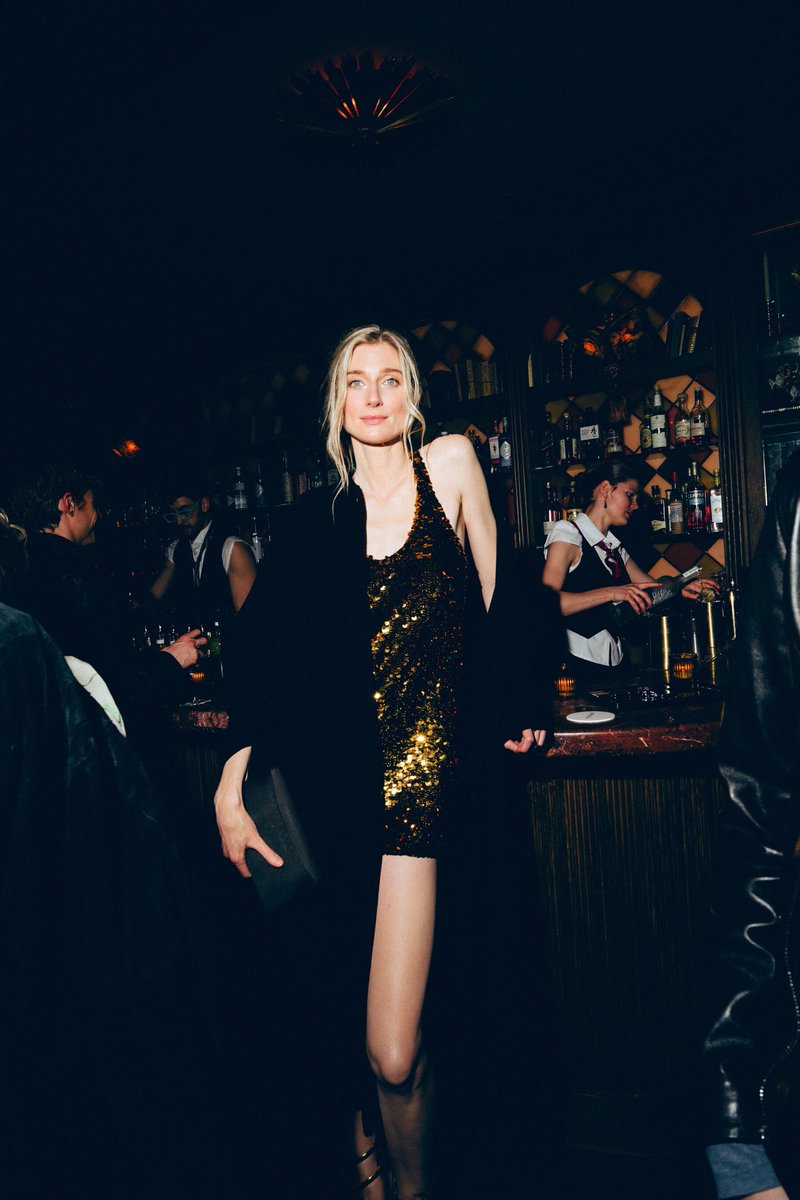 archivedebicki's tweet photo. Elizabeth Debicki at the Met Gala after party ✨️ https://t.co/XC1XJNJQiH