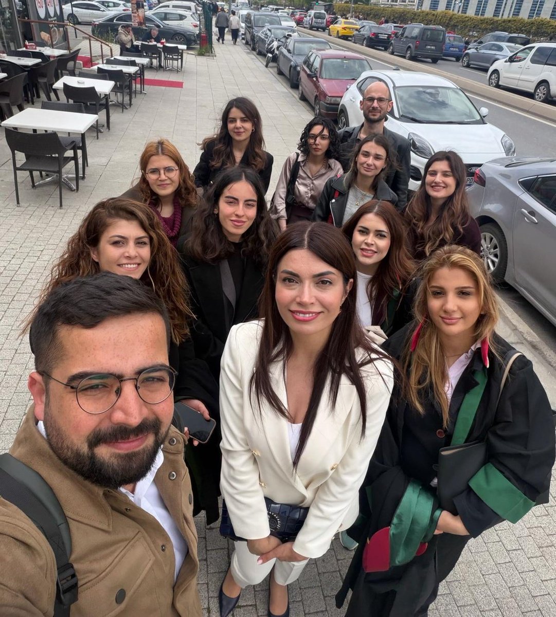 oncecocukkadin's tweet photo. Bugün İstanbul Anadolu Adliyesi'nde Fatmanur ve Hifa İkra için bir aradaydık.

Uzun süren duruşma ve sonrasındaki basın toplantıları ile adalet mücadelemize devam ettik.

Hifa İkra ve Fatmanur için adalet sağlanıncaya kadar vazgeçmeyeceğiz.

Bir sonraki duruşmamız 14 Ekim tarihinde.