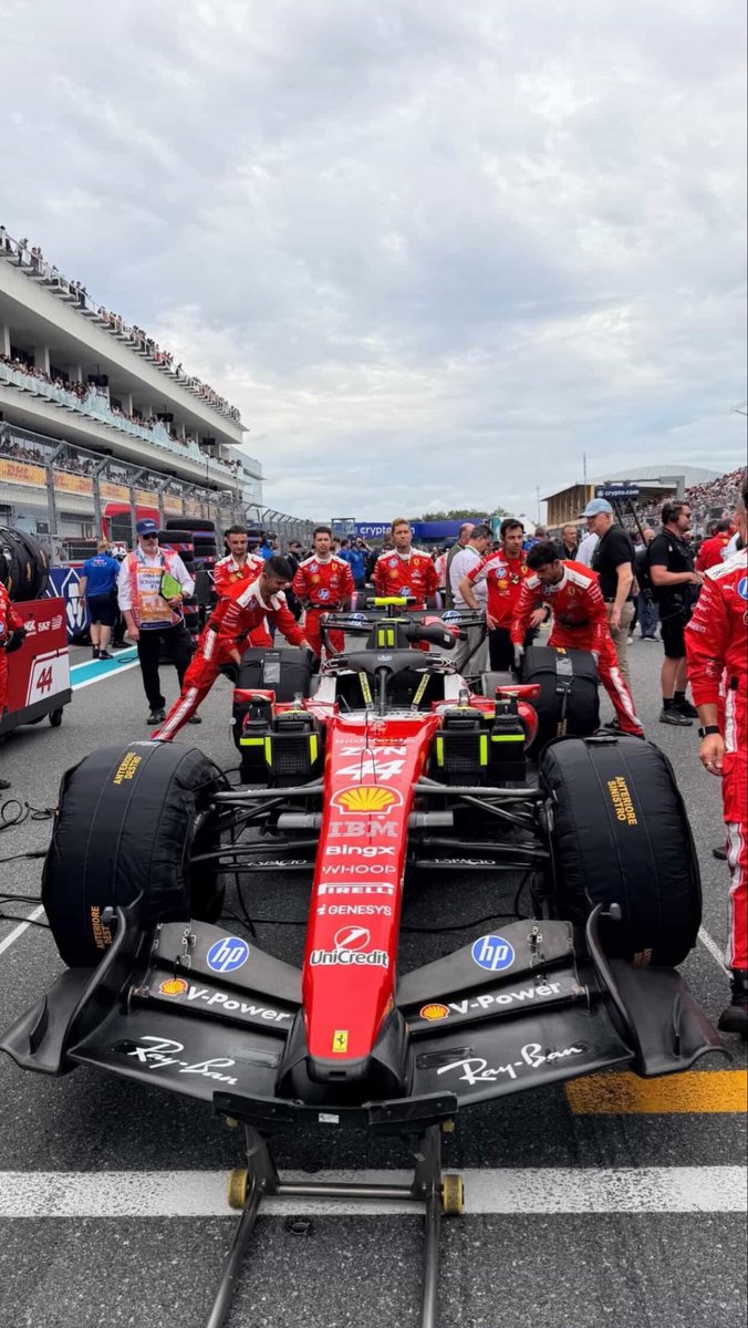 GerardoLuisll's tweet photo. Ferrari postals.

heading to a World Cup, I’ll be paid to be in a freaking World Cup, despiértenme. https://t.co/L4SuRDUMXM