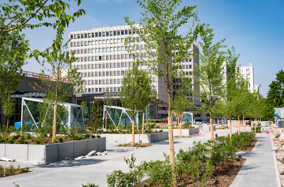Stellaire_FR's tweet image. Le retard pris pour l’ouverture de la ligne 15 sud permet à la SGP de finaliser l’aménagement autour des futures gares 🫡

RDV en 2027 !

#SGP #SocietedesGrandsProjets @GdParisExpress #Paris #Parisien #Ligne15 #Metro @Metro_Insolite @Plusdetrains
