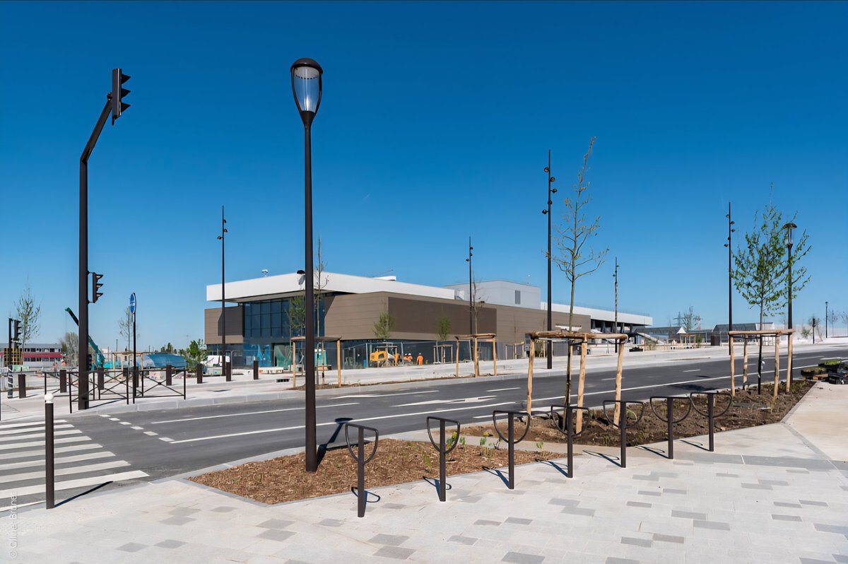Stellaire_FR's tweet image. Le retard pris pour l’ouverture de la ligne 15 sud permet à la SGP de finaliser l’aménagement autour des futures gares 🫡

RDV en 2027 !

#SGP #SocietedesGrandsProjets @GdParisExpress #Paris #Parisien #Ligne15 #Metro @Metro_Insolite @Plusdetrains
