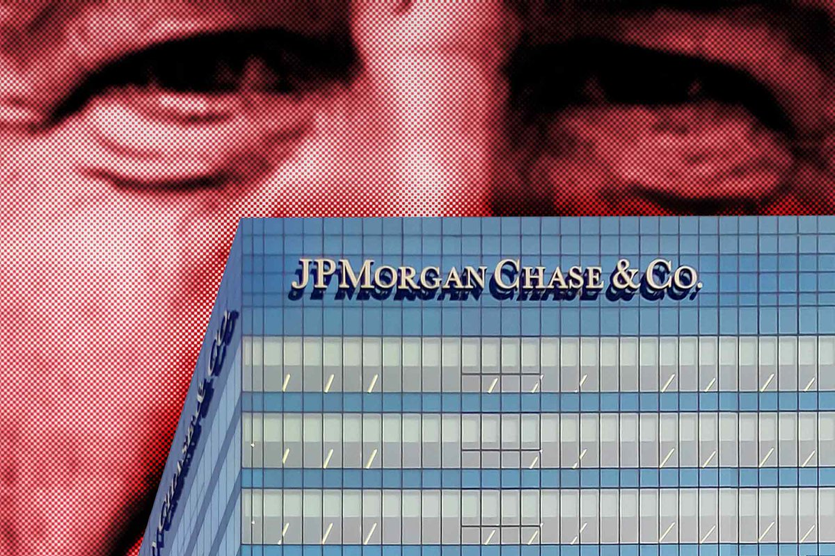 gabriel_draghi's tweet image. #JPMorgan savait qu'#Epstein présentait un risque élevé dès 2006. Ils l'ont promu au niveau 1 de la banque privée en 2008. L'évaluation interne des risques mentionnait un trafic d'êtres humains. Ils l'ont gardé cinq années de plus. #EpsteinFiles