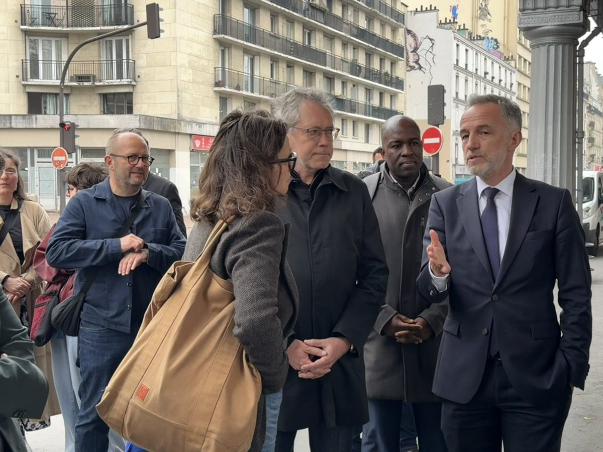 egregoire's tweet photo. La multiplication des tentes dans l’espace public parisien ne permet ni le respect de la dignité des personnes concernées, ni la tranquillité légitime des riverains. 
 
Pour résoudre cette problématique, il n’y a pas de recette miracle. Il faut améliorer considérablement la prise en charge des personnes à travers la construction d’une nouvelle dynamique commune avec l’État, et la construction d’un centre humanitaire permettant de les orienter. 

Pour cela, nous avons besoin de l’État, que j’interpelle pour trouver des solutions collectives.