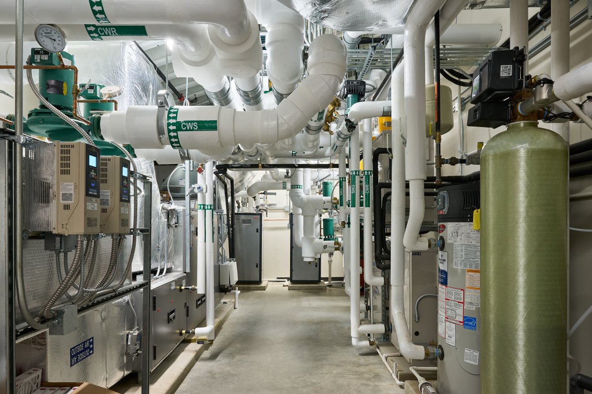 CMTAEngineers's tweet image. This new Pool &amp;amp; Sauna Haus at Giants Ridge offers a year-round space that is pushing the envelope on #EnergyEfficiency. Pool #dehumidification units reclaim heat from the exhaust air, reusing it for the heating water system or heating of the building. Read more: