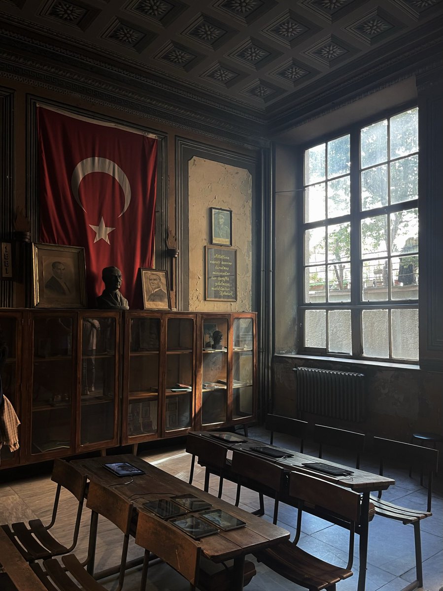 sra___________'s tweet photo. Today I walked through an exhibition in Beyoğlu. A former primary school, usually closed, temporarily opened for the exhibition. https://t.co/7EYxQfpgrF
