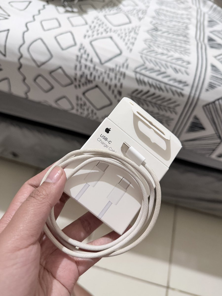 rfthrift06's tweet photo. WTS kabel USB C Original, 150k only https://t.co/aKjmWFQAIX