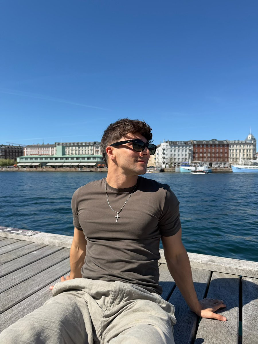 Alex Val tweet media