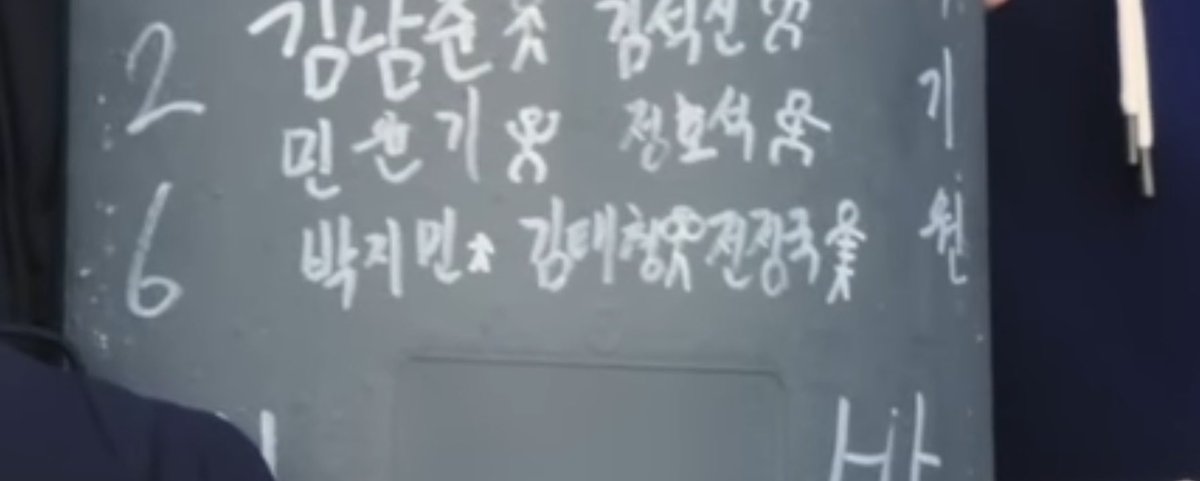 they drew jimin super tiny and jk with abs😭😭😭 I can’t 😭😭😭