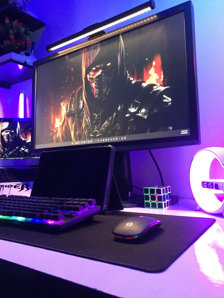 Charlie_Gold2's tweet image. The lab is looking right!
Ready to knock out some new visual transformations.
What’s on your desk today? Show me your setups! 👇
#DesignLife #SetupShowcase #GraphicDesign