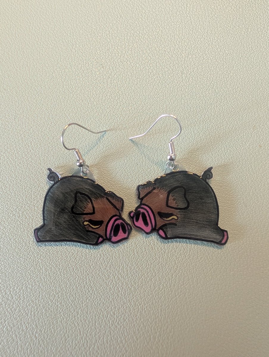 OMGitsApesC's tweet image. My little lechonk's for Saturday!!! @Clipz616 let me know if you want a pair 😂 
#PokemonGO #PokemonCrafts