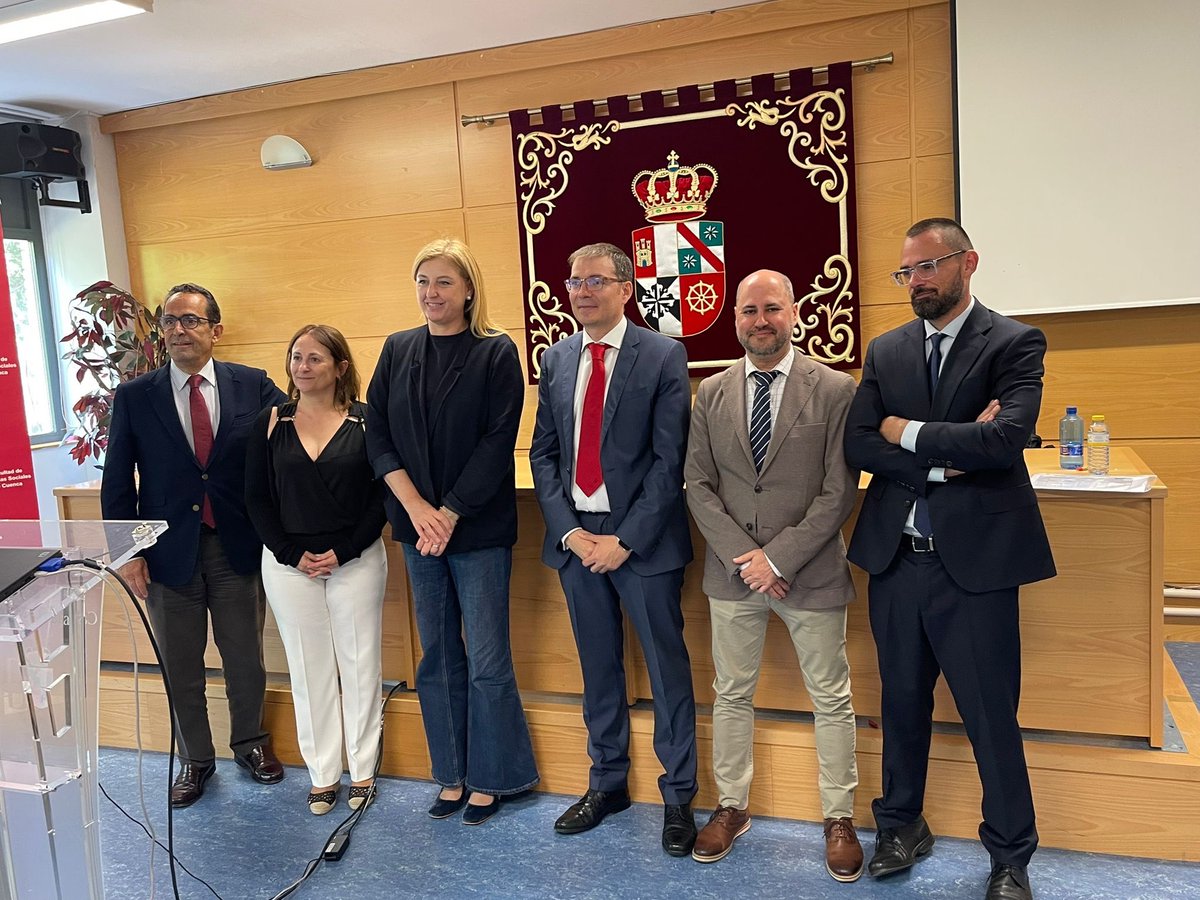 Paco_saez's tweet photo. Hoy he tenido el placer de acompañar a @rmcanas77 en el concurso de acceso al cuerpo de catedráticos de universidad de @uclm_es Enhorabuena, compañero!! 👏🏻👏🏻👏🏻 https://t.co/DycFWuAcUJ