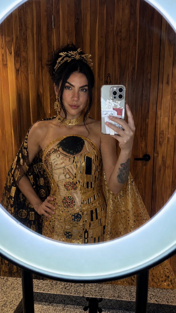 sammyrockss's tweet photo. Mis looks de metgala 😏 ¿cuál está más lindo?🤠 https://t.co/DK22Ism5g6
