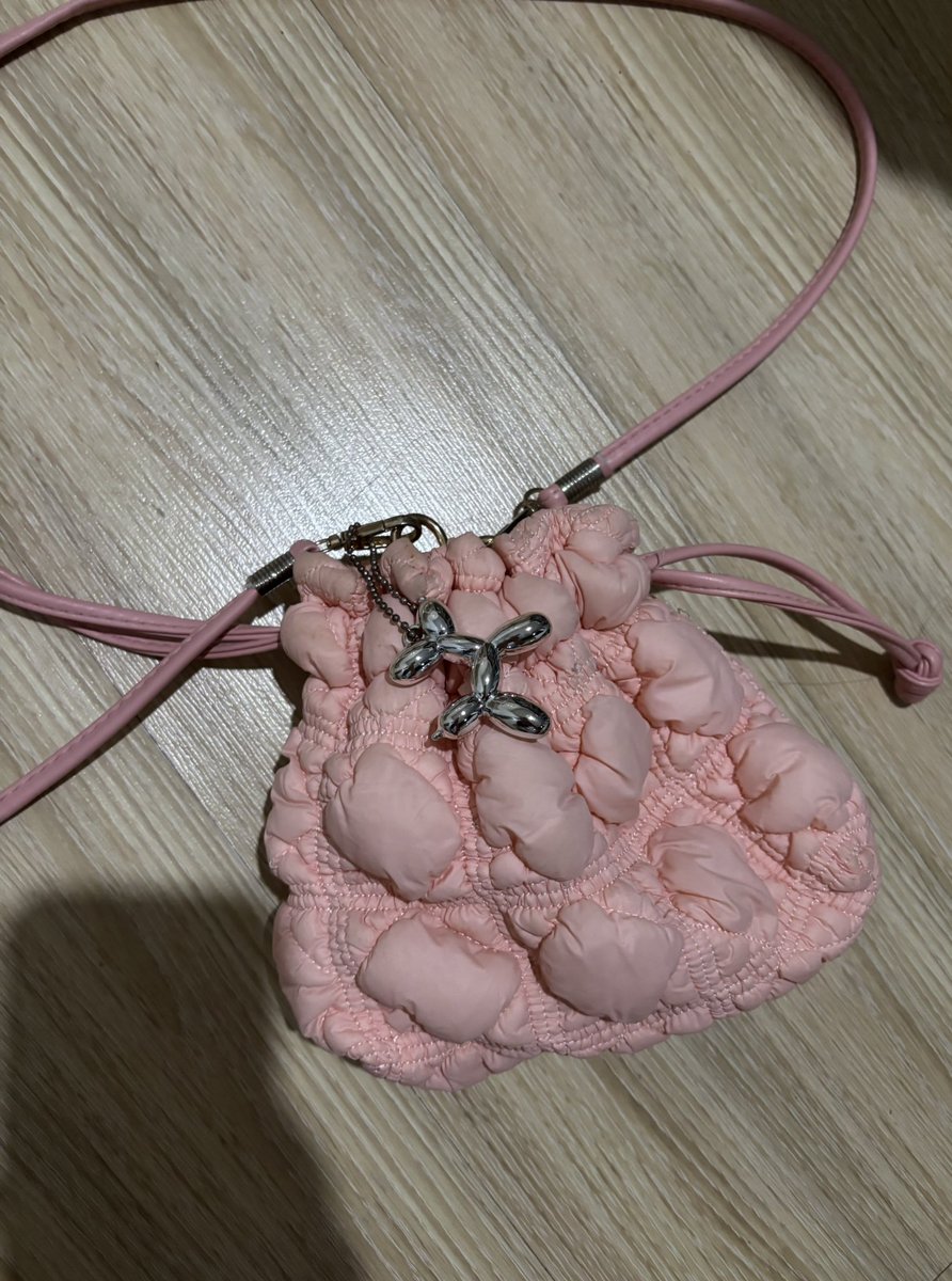 2005yrs's tweet photo. ส่งต่อกระเป๋าสุดคิ้ว น่ารัก ใบจิ๋ว 
70 บาท ส่งฟรีงับ

#ส่งต่อกระเป๋า #ส่งต่อกระเป๋ามือสอง 
#กระเป๋ามือสอง #ส่งต่อกระเป๋า #ส่งต่อกระเป๋าatb #ส่งต่อกระเป๋า #โล๊ะตู้เสื้อผ้า #ส่งต่อกระเป๋าAtreasurebox #โล๊ะตู้ https://t.co/6Nf9N0dC9X
