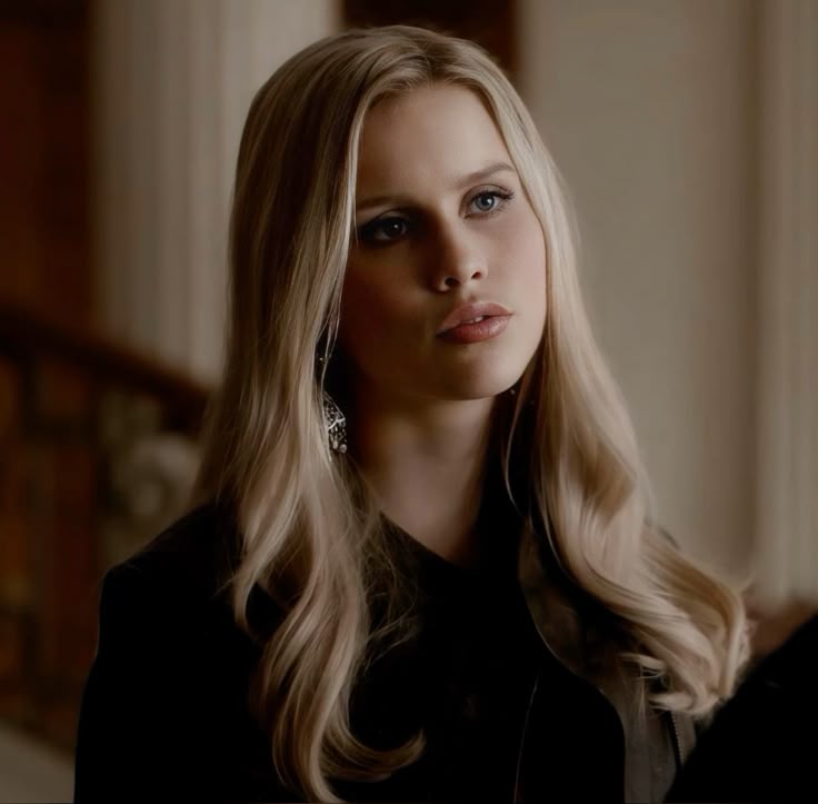 a claire holt curtindo post que se fosse a hailey postaria dando beijo de língua no bieber toda vez que alguém atacasse ela por ser casada com ele KKKKKKKKKK a original mais perfeita!