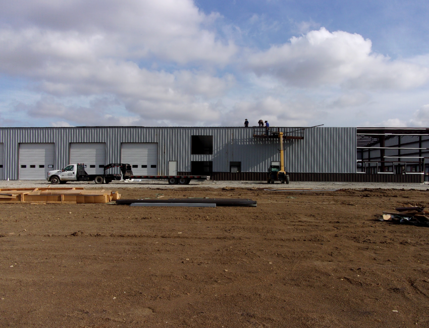 LucasMetalWorks's tweet photo. Our steel warehouse buildings are designed with flexibility in mind, fully customizable to fit your storage, production, or operational needs. Every structure is built to support the way you work. https://t.co/QgZULsoa5E