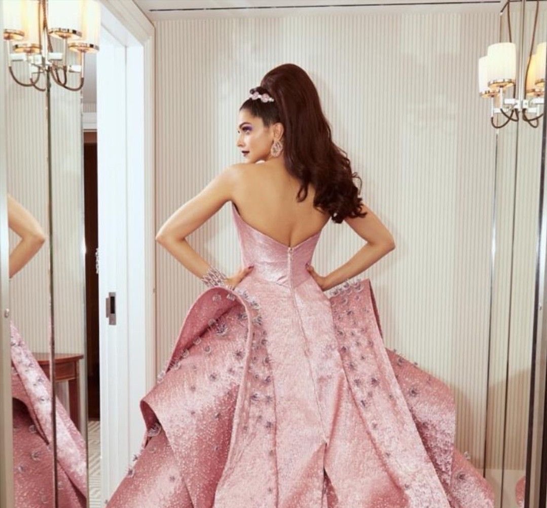 padukonee's tweet photo. deepika padukone at the met gala 2019 https://t.co/zHGUdj36im