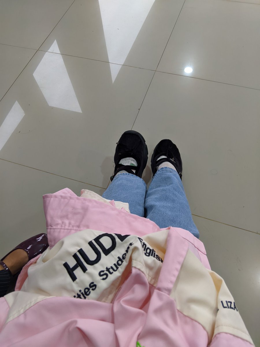 tudey:
ketemu pembina gema, lanjut vista dlm sama hudec dan gema (dua kali jir), ngobrol, disamperin pacar ku trus main ke taman, pulang, beli tiket, nangis, lanjut nugas, nangis lagi