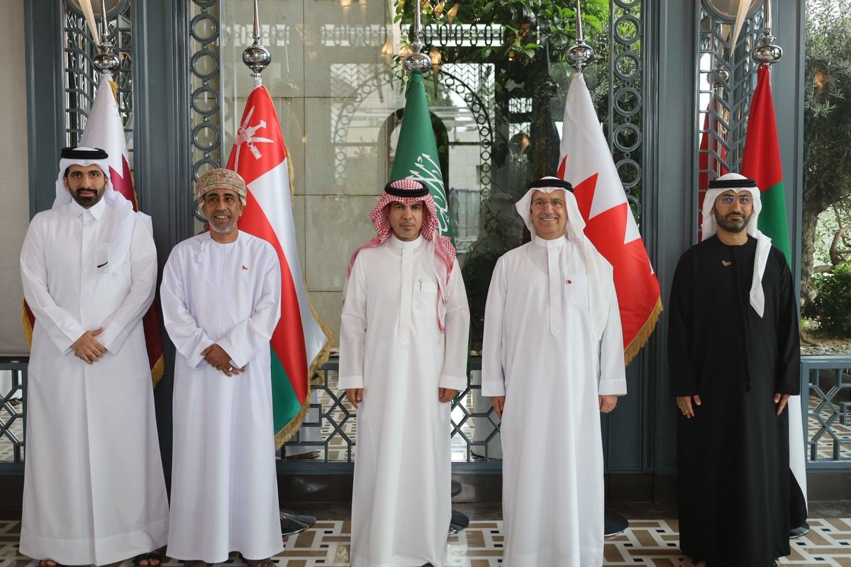 سفراء دول الخليج في سوريا يقيمون حفل وداع للسفير السعودي بسوريا الدكتور فيصل المجفل، بعد انتهاء مهمته الدبلوماسية.

-