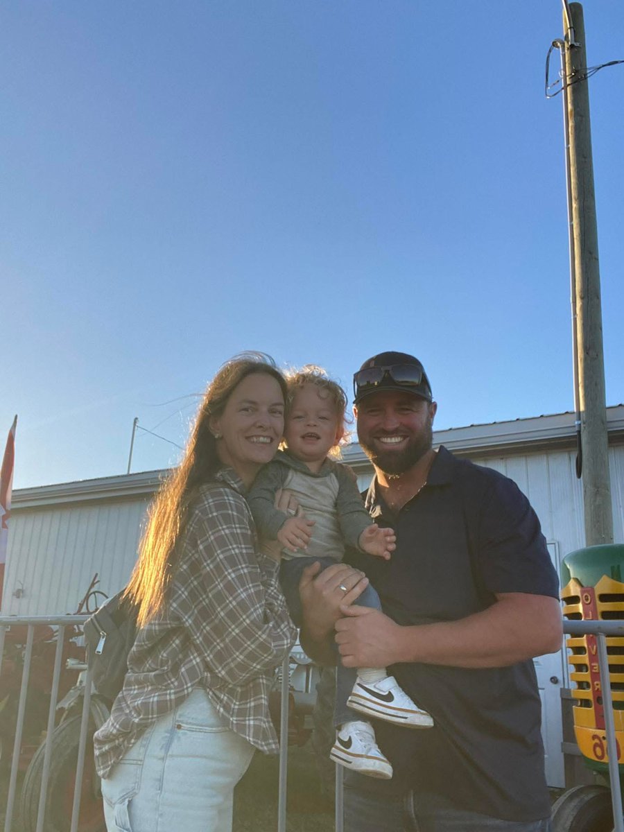 2Langer's tweet photo. 📣 It has been an honour representing the constituents of St. Clair Township over the past four years. 📣 
I’m pleased to share that I will be running for re-election in Ward 2, having officially submitted my nomination papers to Clerk Baranek May 1st morning. https://t.co/Wh5iR604hG