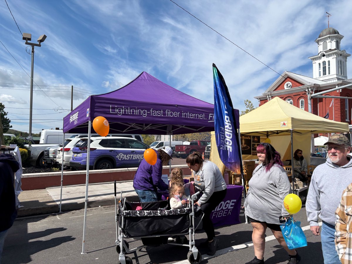 fastbridgefiber's tweet photo. This past Saturday, our team sponsored and attended the Danville Spring Fling!☀️🌷
Thank you so much for having us!

#InternetServiceProvider #ISP #FastBridgeFiber #FiberInternet #DanvillePA https://t.co/WBcZQm9fR8