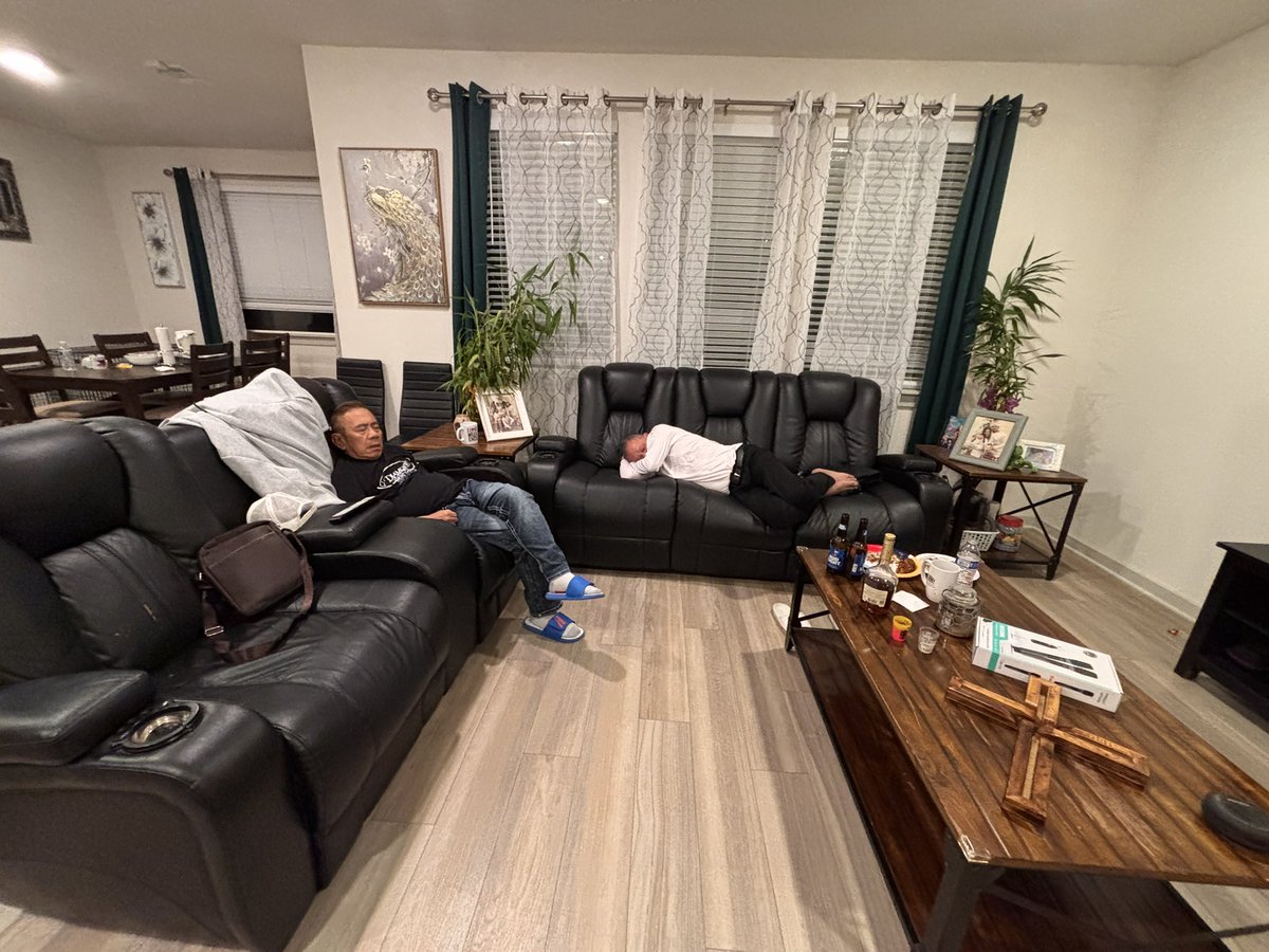 Life_of_Smitty's tweet photo. Got to hang out with the legend himself Efren Reyes man knocked out after a while but it was such an amazing time. https://t.co/D7N7h5fENx