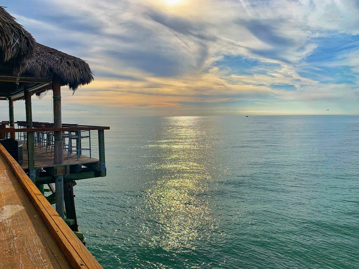 cbpier's tweet photo. Come for a drink🍹 Stay for the Rikki Tiki Tavern view 😍🌅
↳ https://t.co/v5Qe0Xd6yG https://t.co/IYDSyu89JU