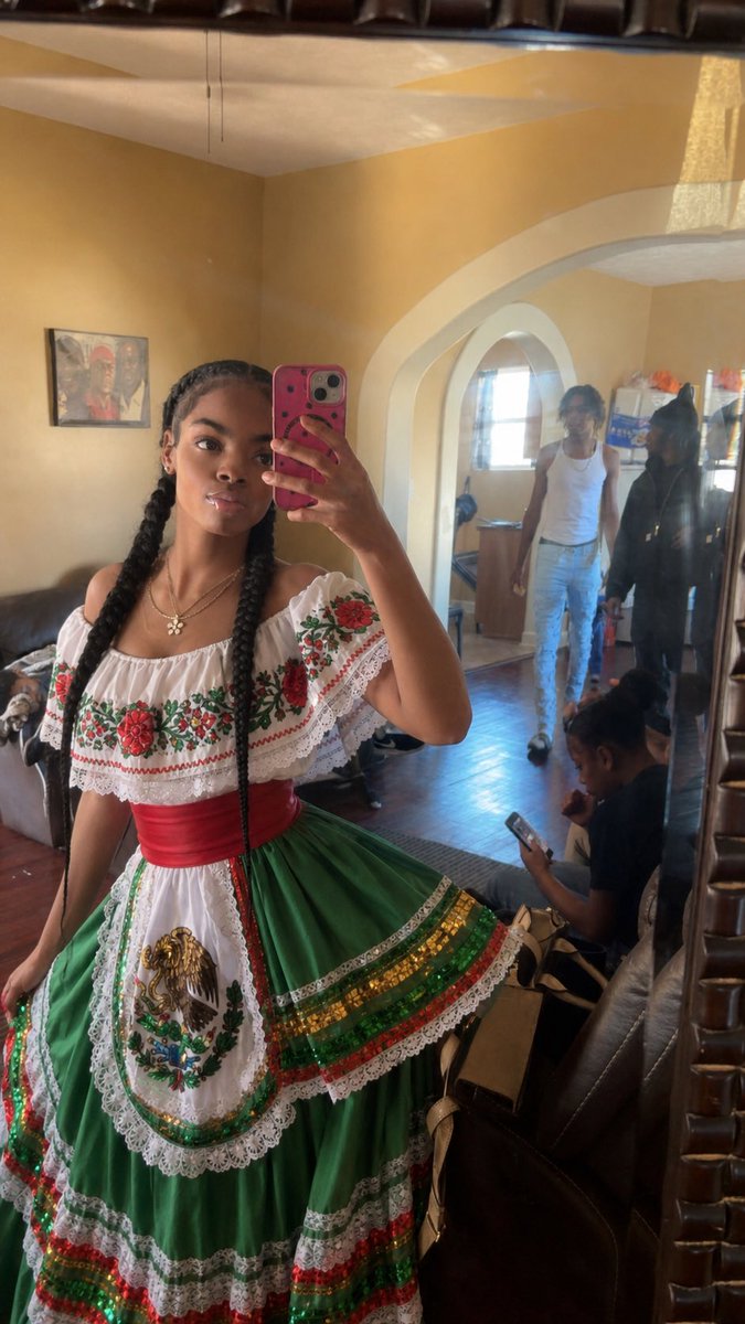 cellaxb's tweet photo. happy cinco de mayooo https://t.co/qhxnMMsv0G