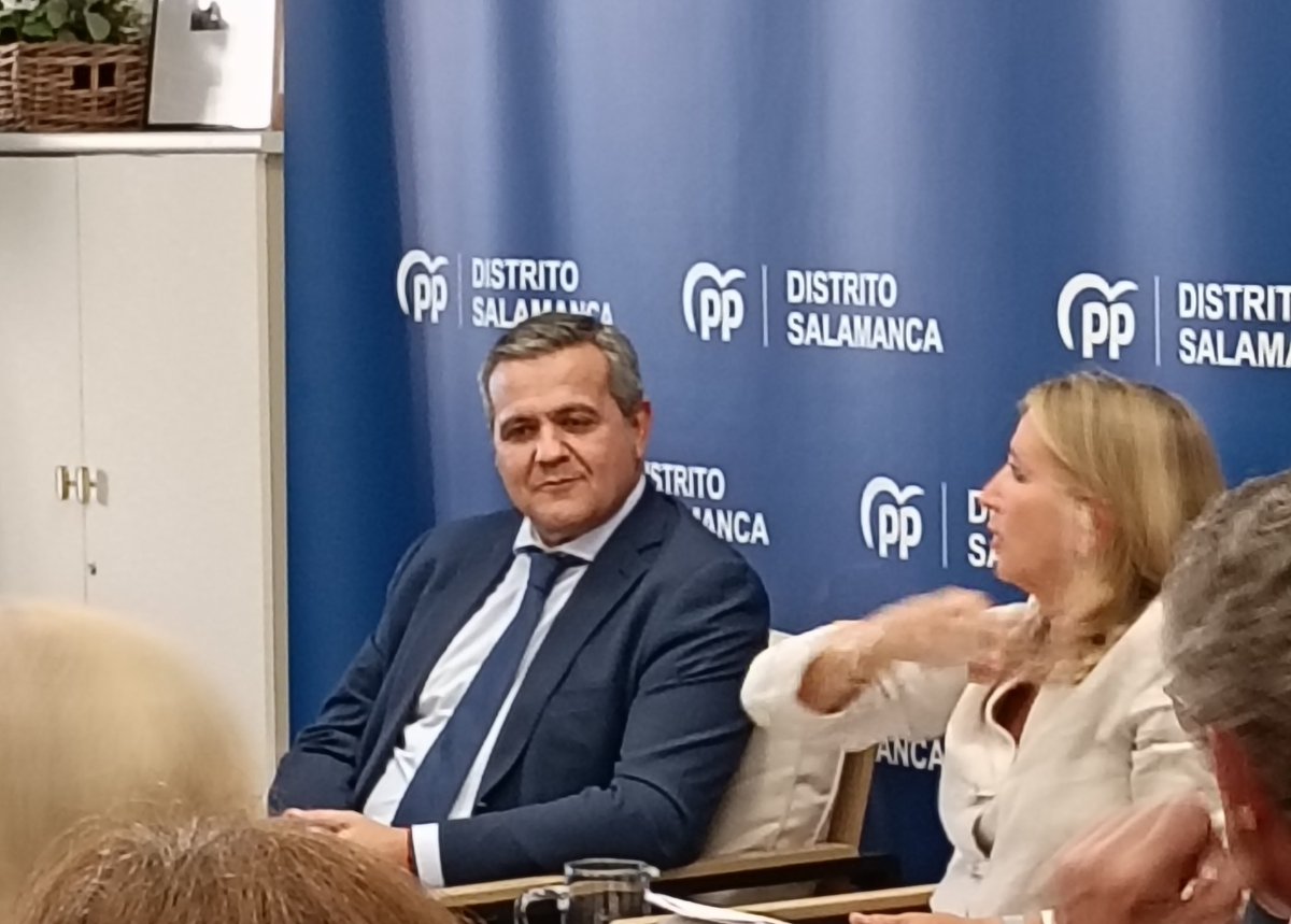rrortuzar's tweet photo. Ayer asistimos a una fantástica charla con @AliciaGarcia_Av
en la que nos contó el gran trabajo que están haciendo en el día a día y en las comiones en el Senado.
Muchas gracias por el trabajo que estáis haciendo en el @PPSenado
y en la  @PPAsamblea @JMDSalamanca https://t.co/mQtD4AnrpK