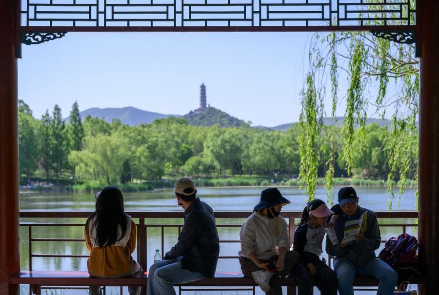 XHespanol's tweet image. #Beijing, la capital de #China, recibió 18,83 millones de visitas de #turistas durante los cinco días de #vacaciones por el #PrimerodeMayo, lo que significa un aumento de 5,1% interanual, indicó el Buró Municipal de #Cultura y #Turismo de Beijing xhtxs.cn/bb4L