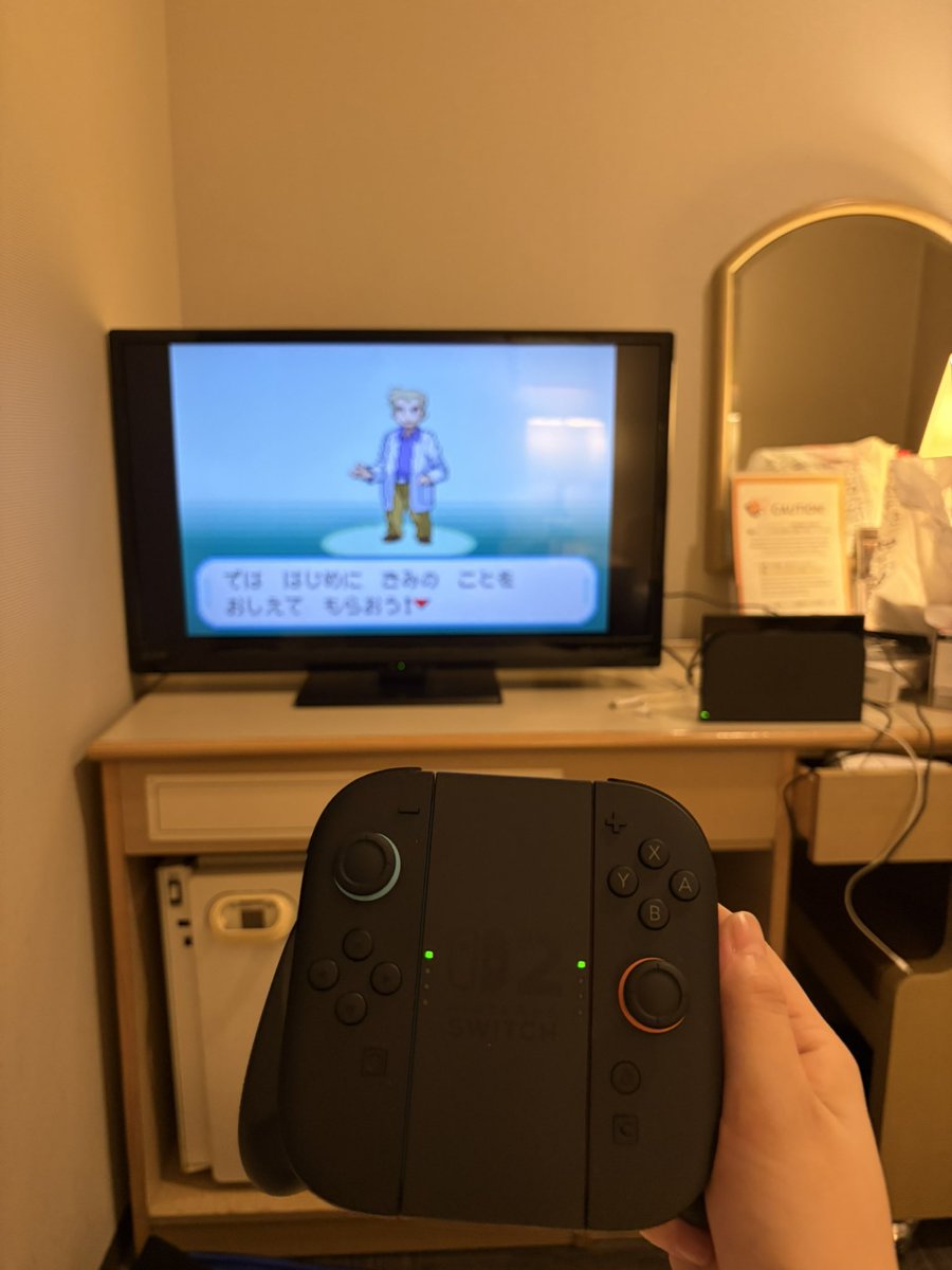 roddy_GR's tweet photo. ロデオの福岡会場行く前になんやかんやあってSwitch2買いまして、ホテルの部屋でリーフグリーンプレイわず
どうしてもドット絵のポケモンがしたくなって.... https://t.co/dBvOfZRr20