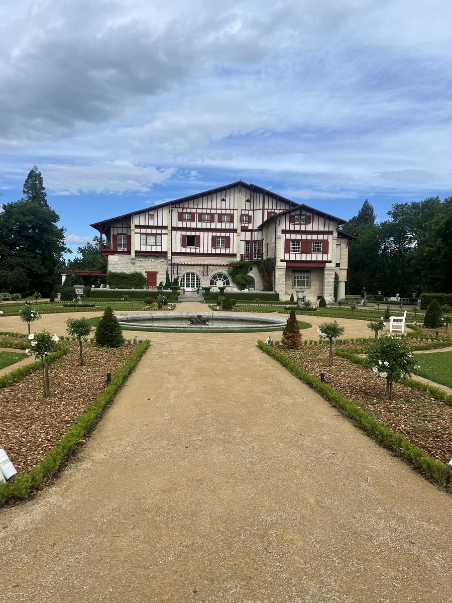 jeanlucmartinet's tweet photo. #BaladeSympa la villa Arnaga, la demeure d’Edmond Rostand à Cambo les bains dans le Pays basque https://t.co/uNScJs5QTy