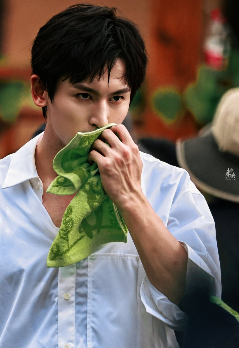 michiru1648's tweet photo. This man, his name is Zhang Zhehan , born in May 11th 1991. He will be 35 in 6 days.
All these pictures are him, same person, different poses.
Scam gang is having trouble copying him for a reason.
Waiting for #TheRealZhangZhehan to come back. https://t.co/5NnNFpVCew