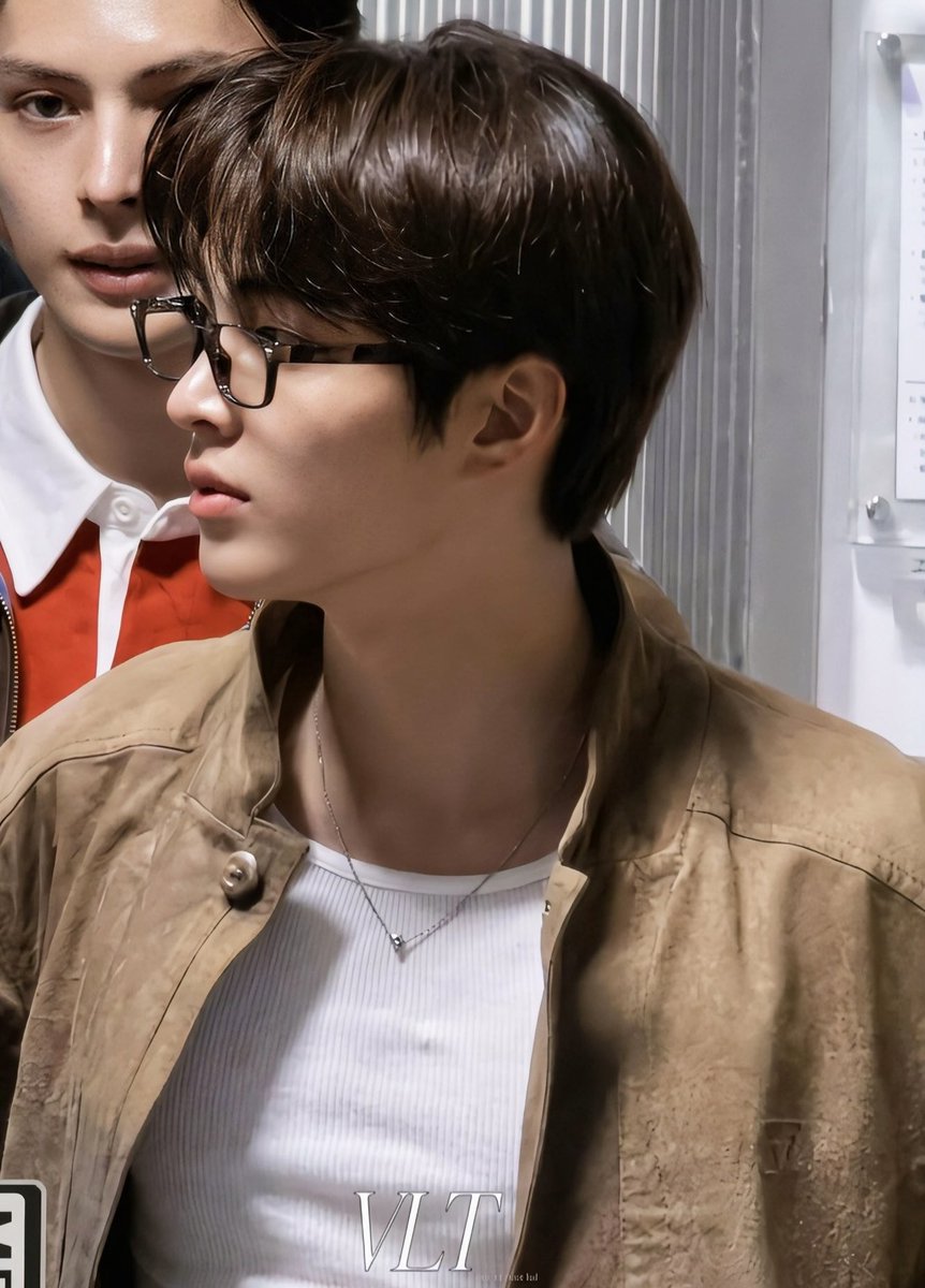 the chokehold this look has on me is insane