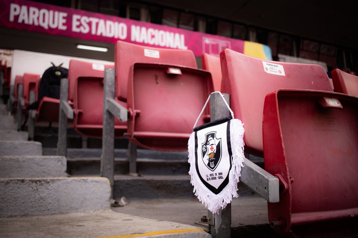 📍🏟️ Estádio Nacional de Chile: palco onde o Vasco se sagrou Campeão da América em 1948.

Nosso agradecimento ao <a href="/INDChileOficial/">IND Chile 🇨🇱</a> pela recepção! 🤝🇨🇱

📸: Dikran Sahagian | #VascoDaGama